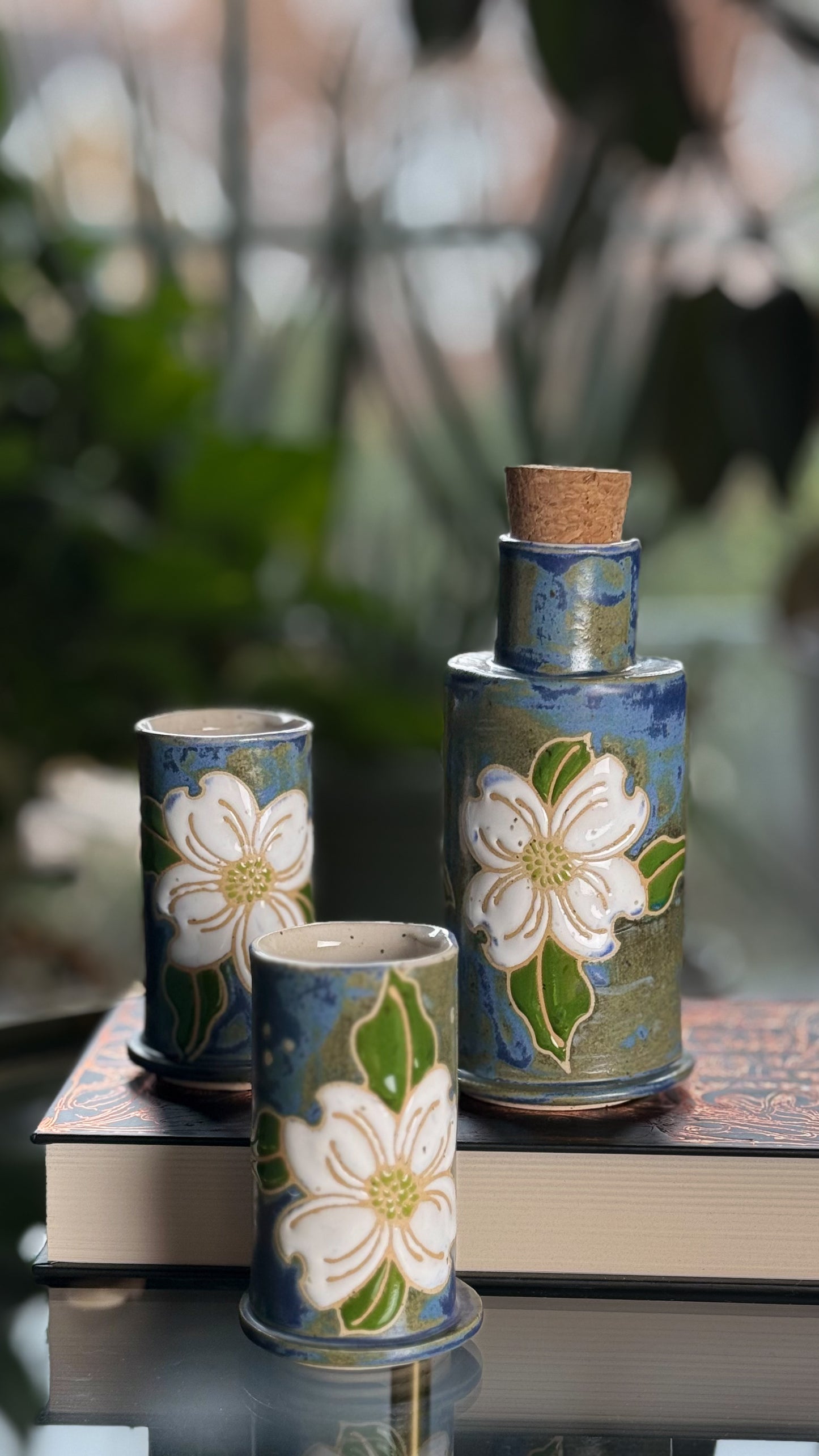 Midnight Dogwoods Pouring Set